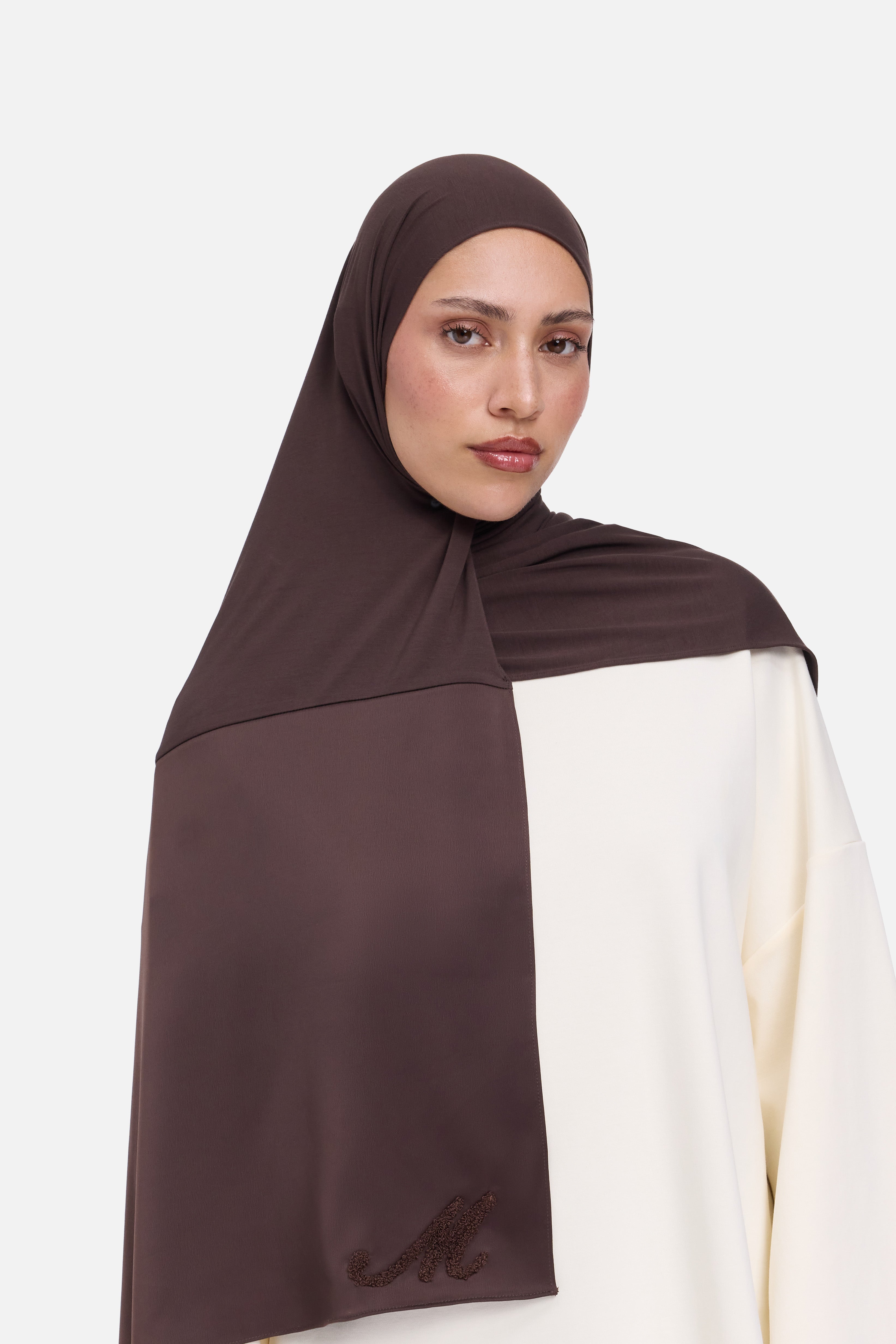 Logo Satin Edge Scarf Bamboo | Dark Brown